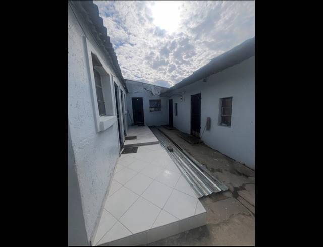 10 BEDROOM HOUSE FOR SALE IN TEMBISA CENTRAL